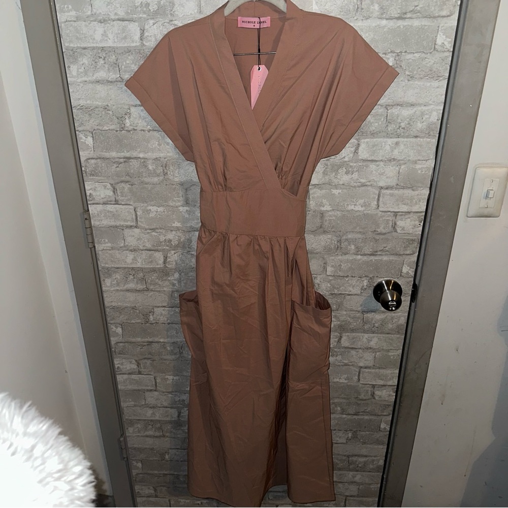 Nwt Women's Nicole Lynel biege wrap pocket dress sz S #CC